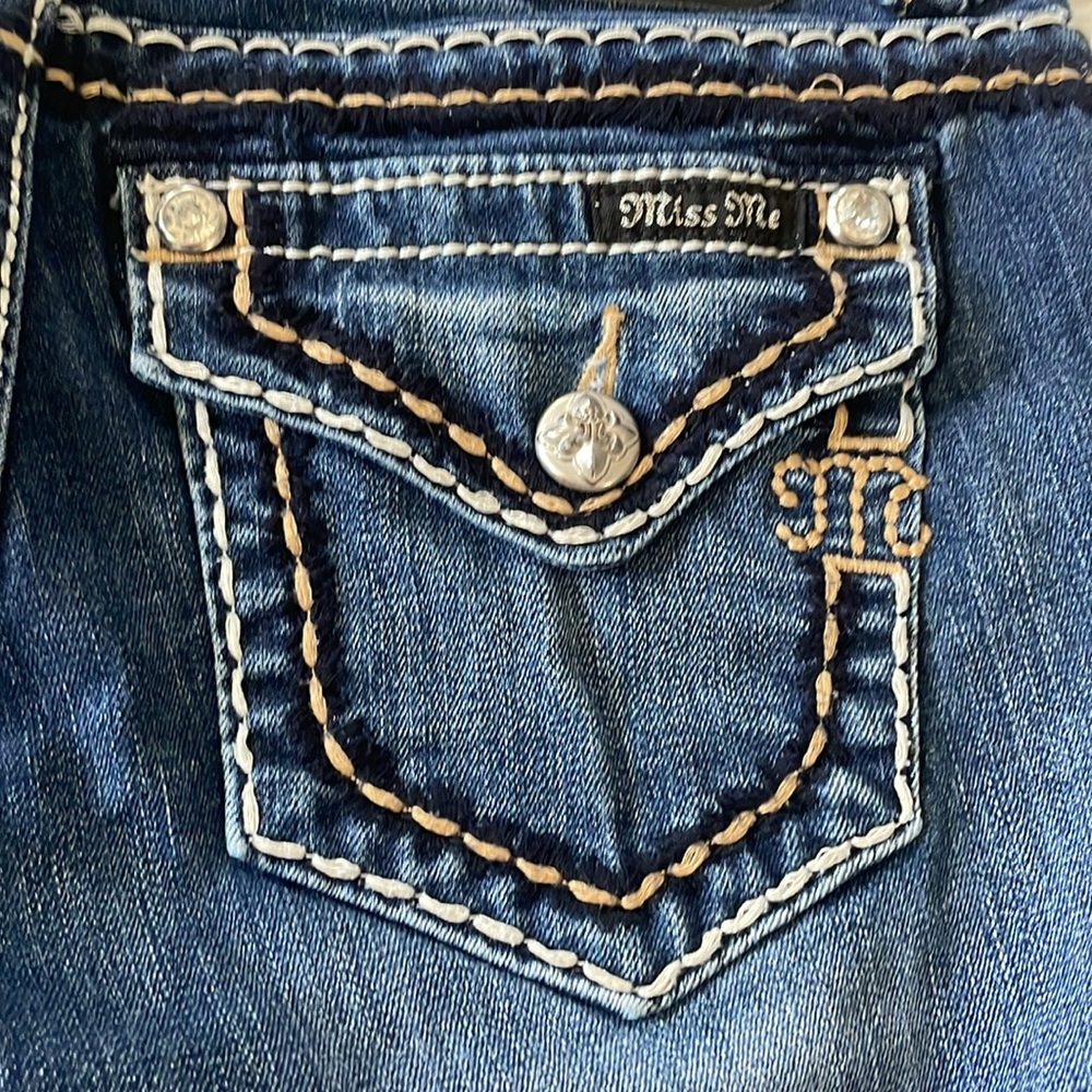 ♥️Miss me ♥️Mid-Rise Bermuda Denim Jeans size (25) women’s. - Picture 6 of 10